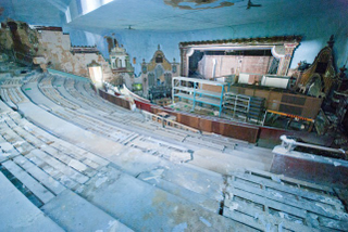 Illustration for article titled Gorgeous Old Movie Theaters That Have Fallen Into Ruin